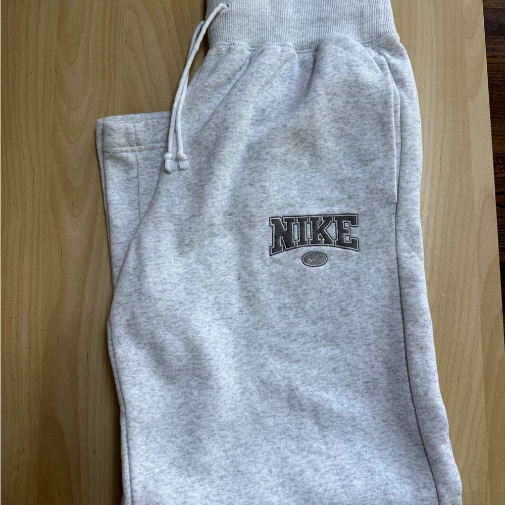 Nike Women's Lite Gray Wide-Leg Track Pants - Picture 11 of 11